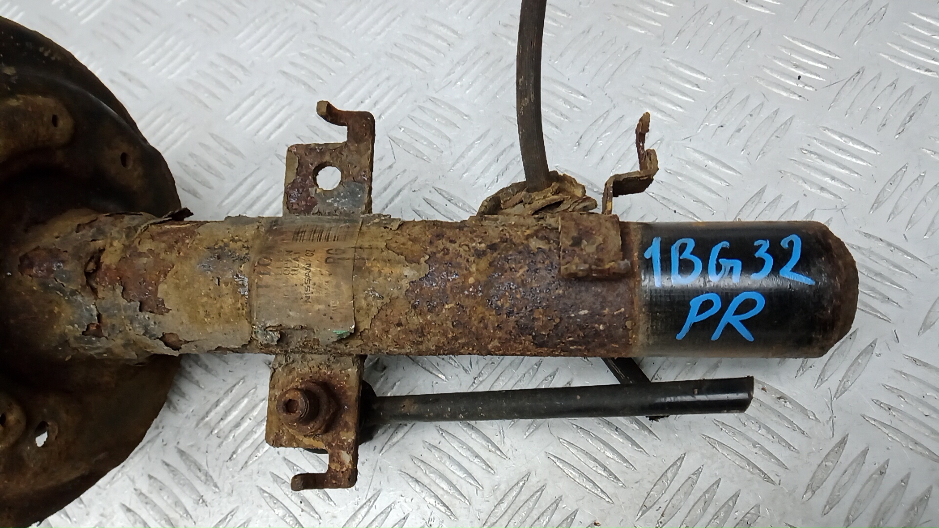 Амортизатор передний правый