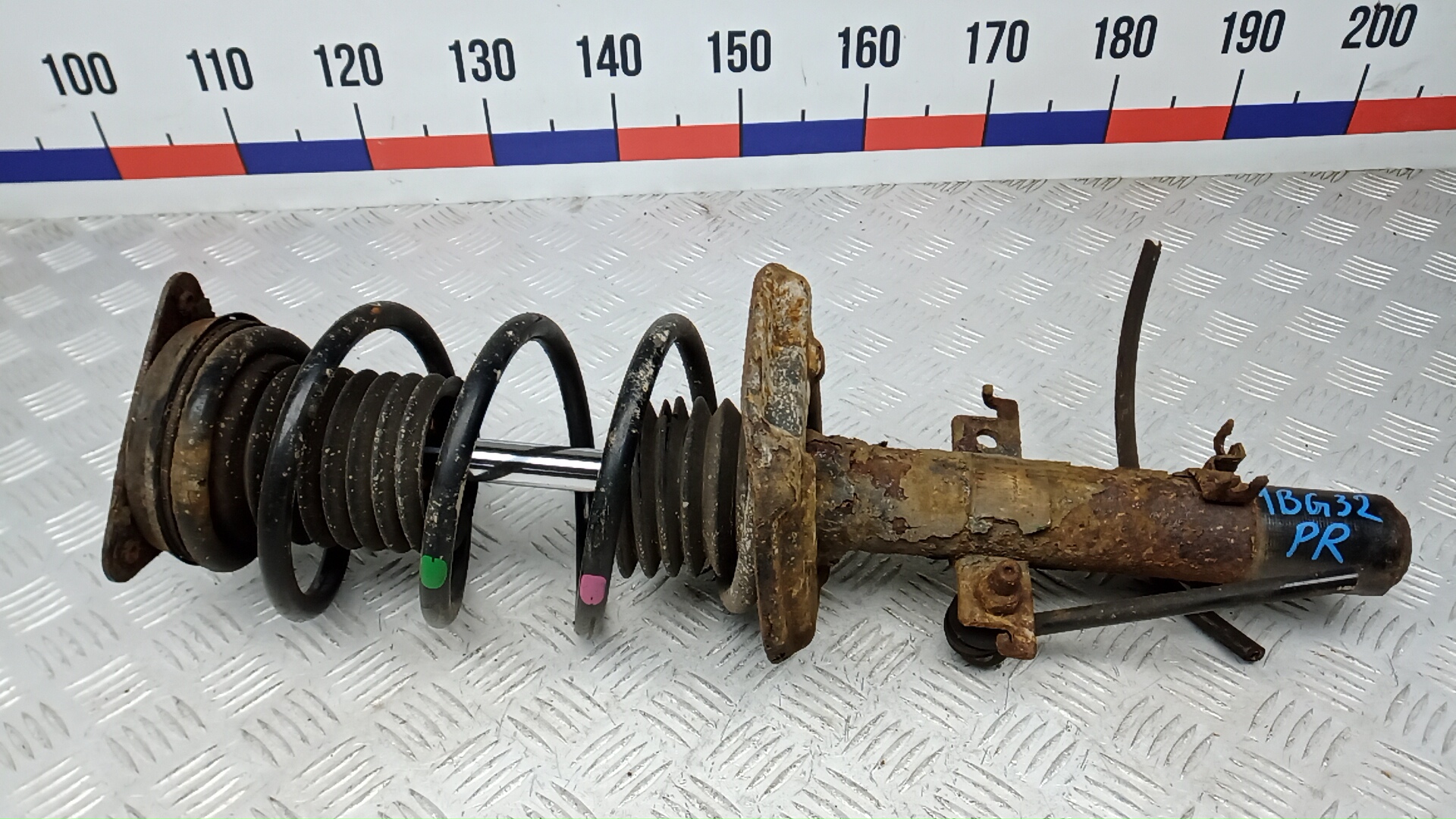 Амортизатор передний правый