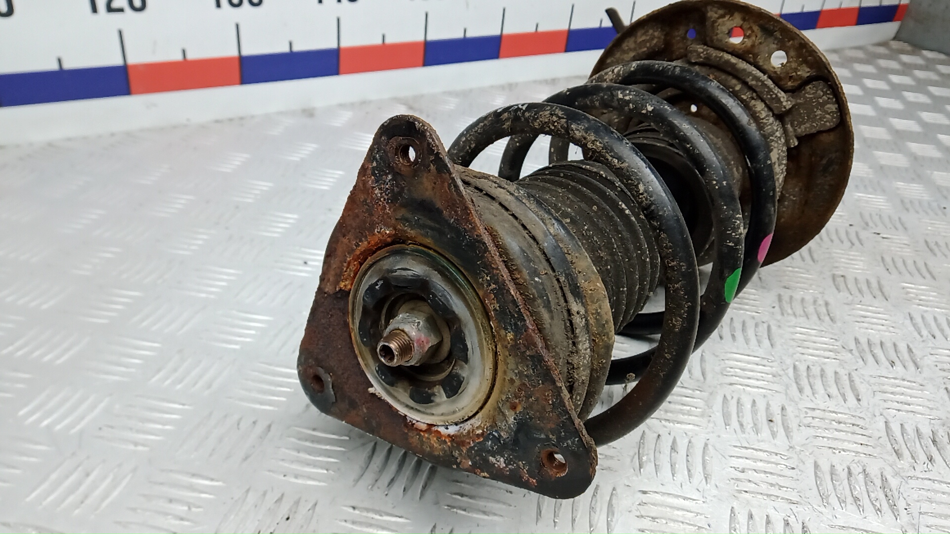 Амортизатор передний правый