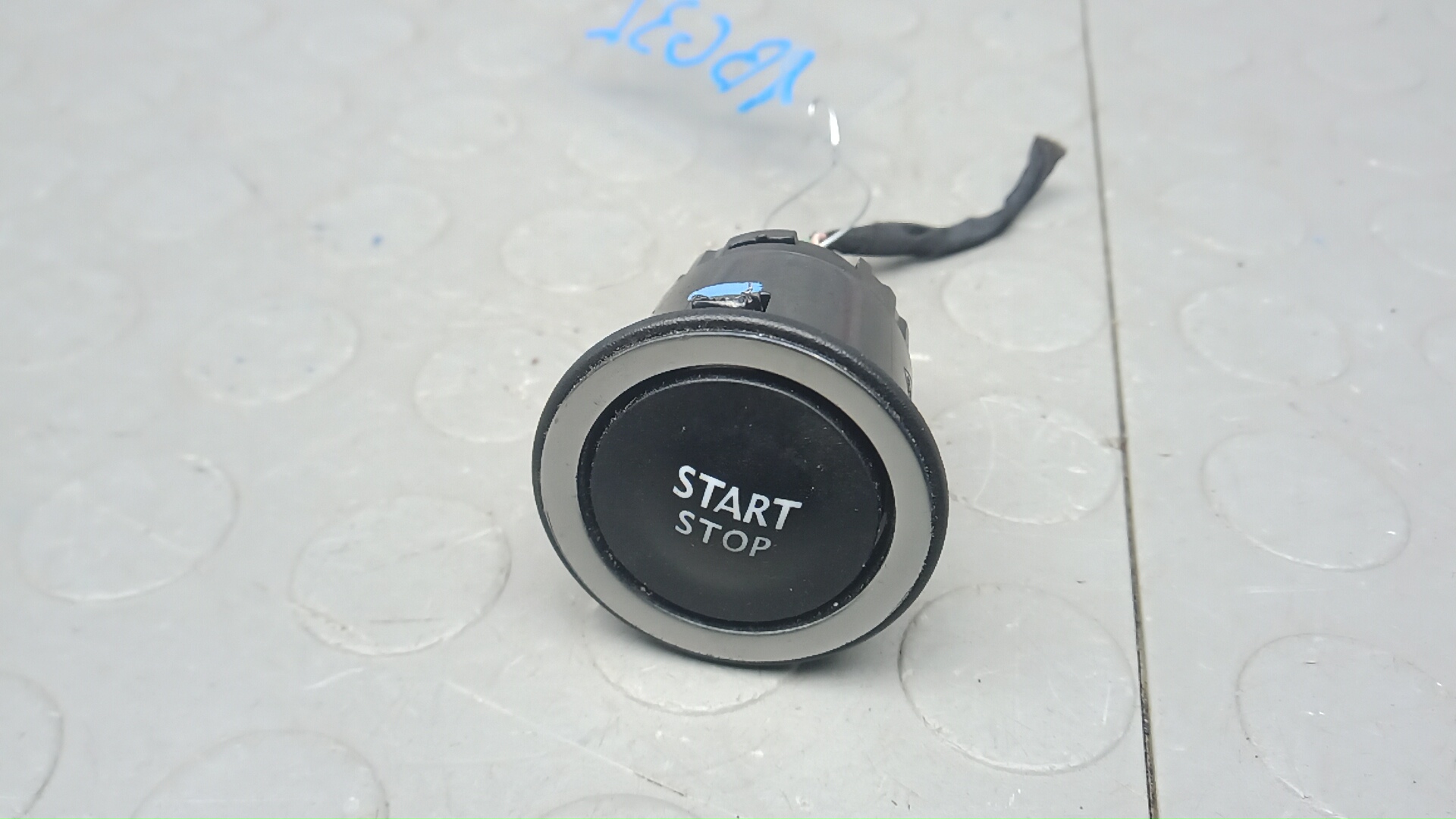 Кнопка запуска двигателя