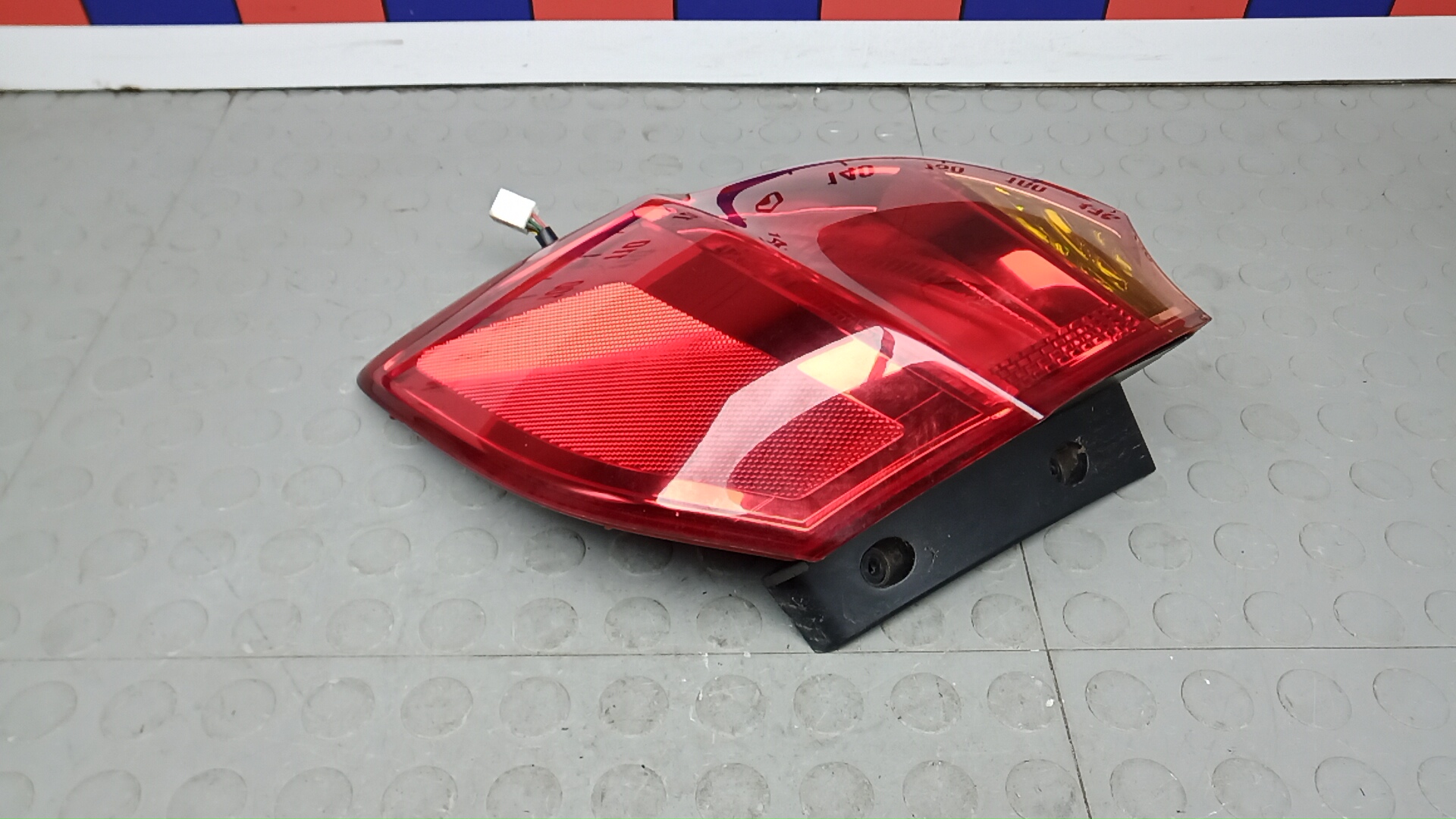 Фонарь задний правый