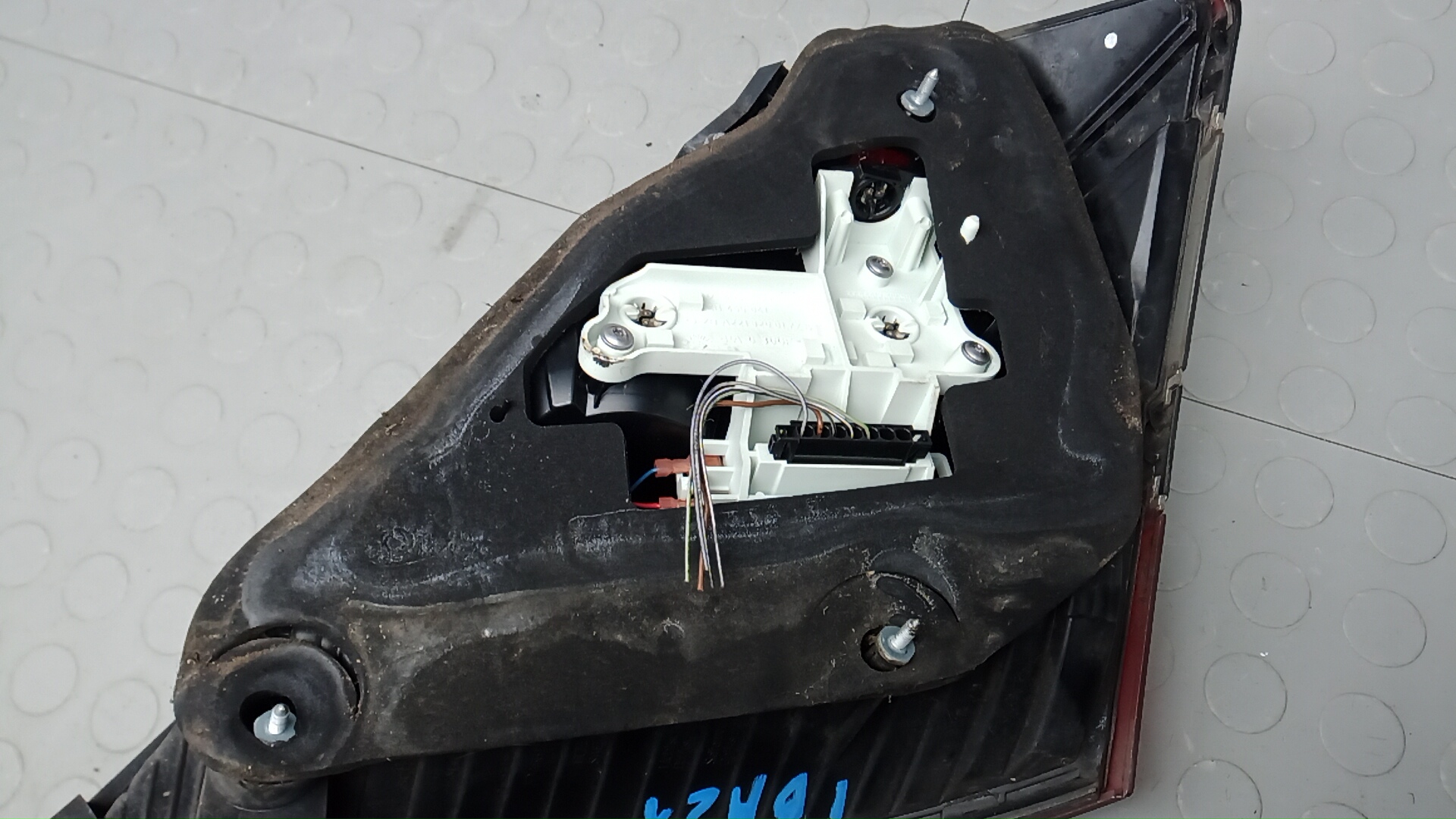 Фонарь задний левый