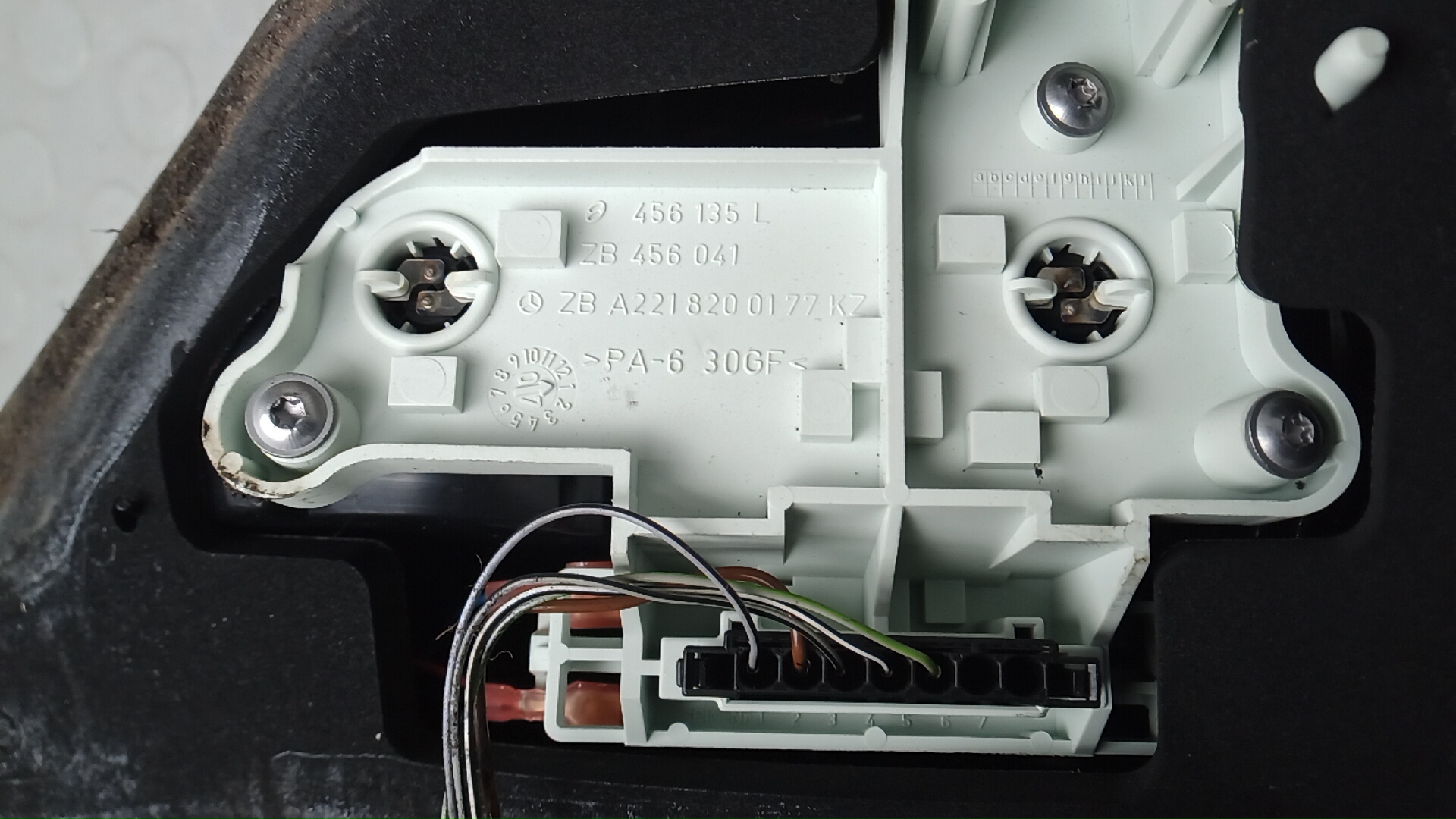 Фонарь задний левый