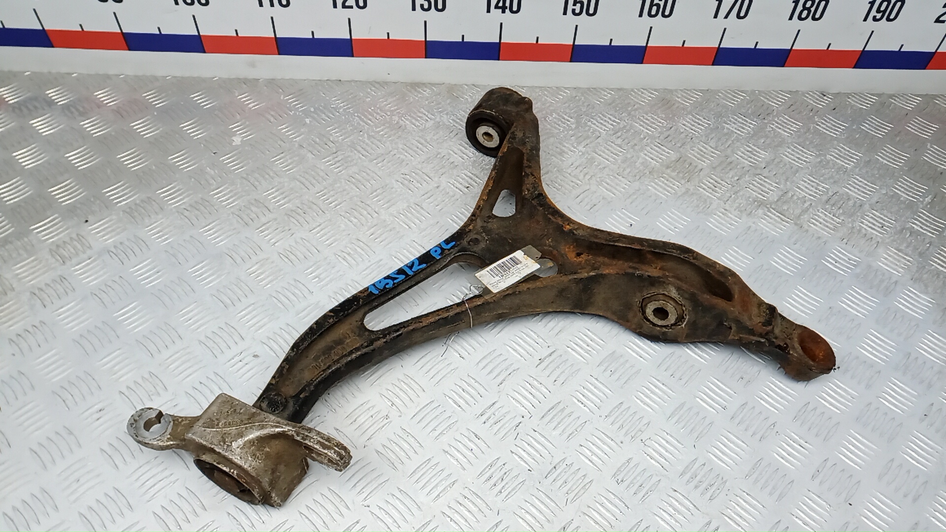 Рычаг передний нижний левый