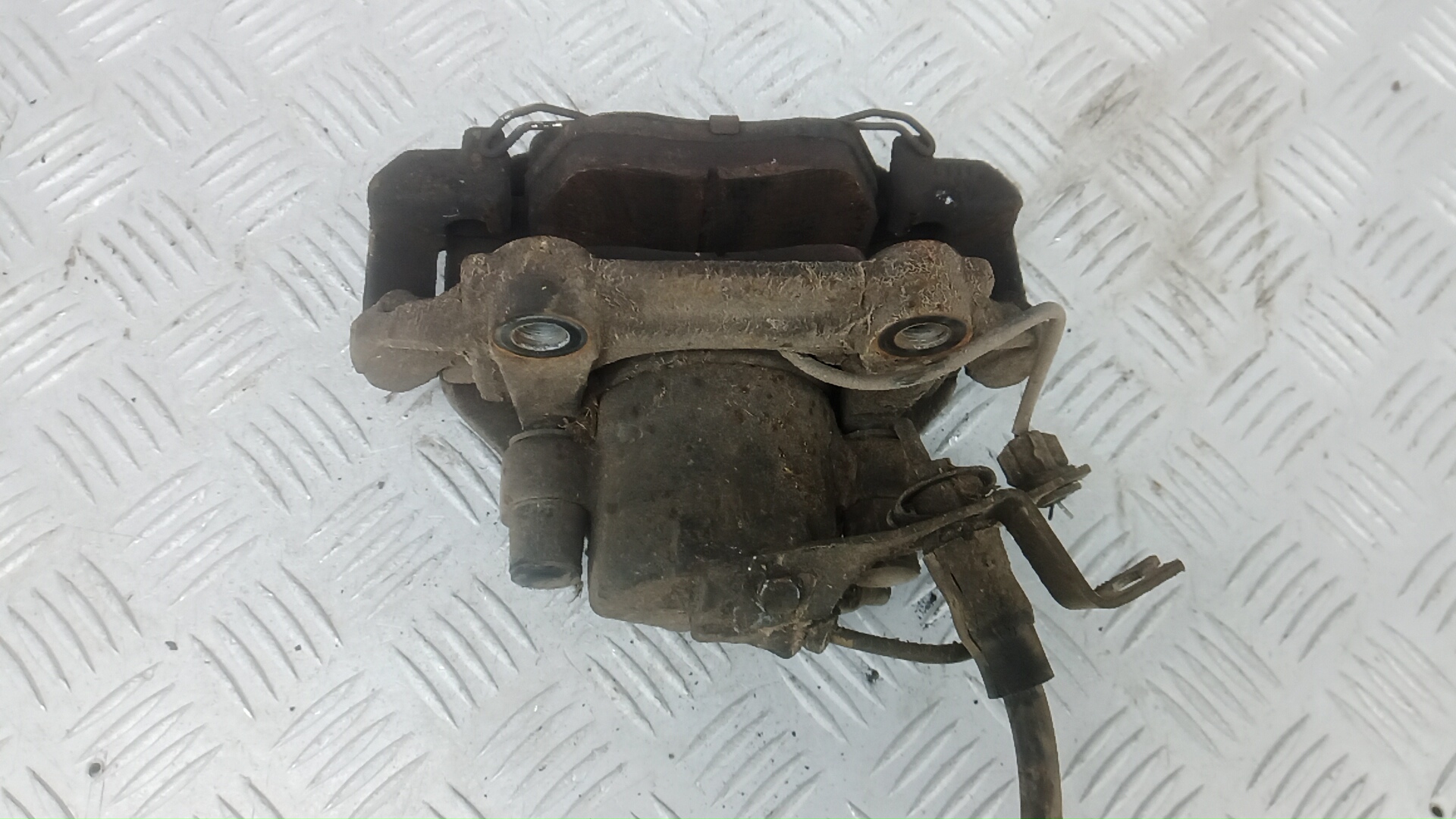Суппорт передний правый для Passat (B5 3B2/3B3/3B5/3B6) 1996-2005