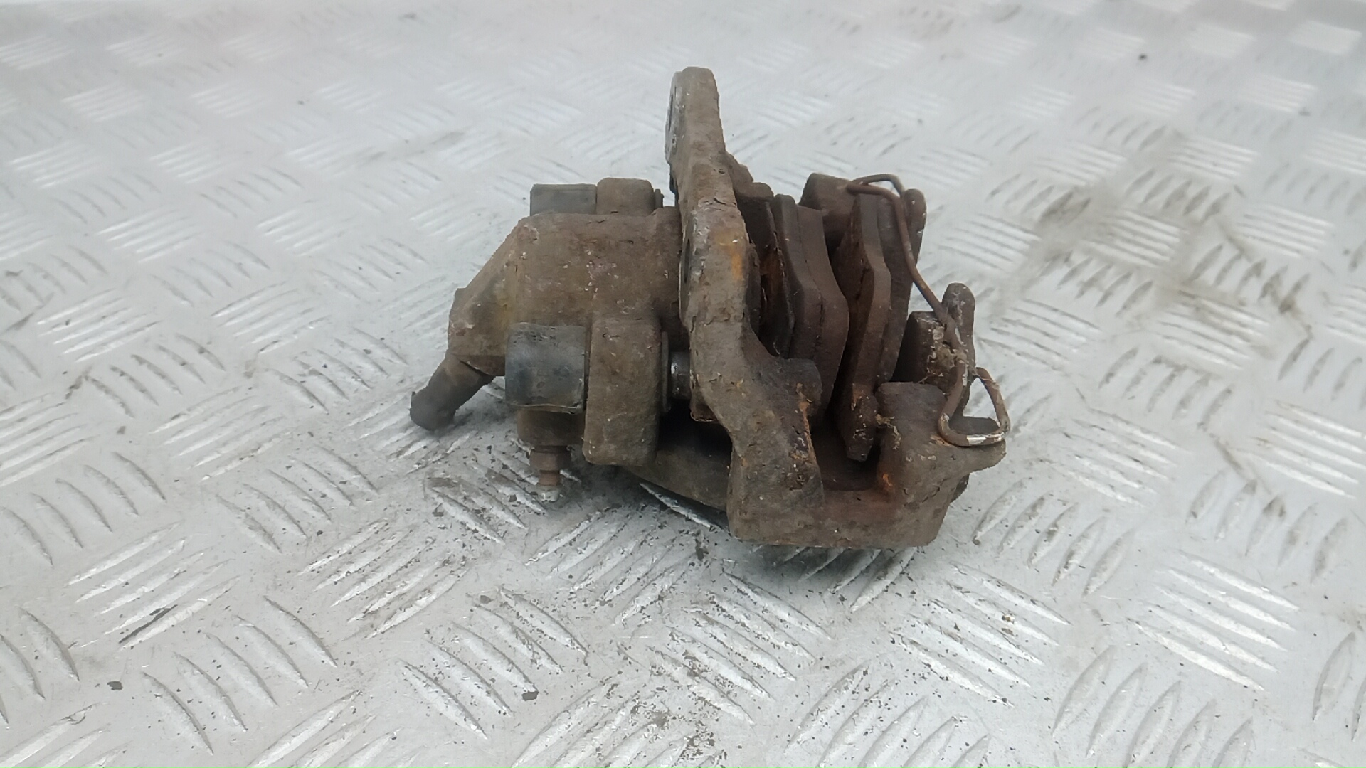 Суппорт задний левый