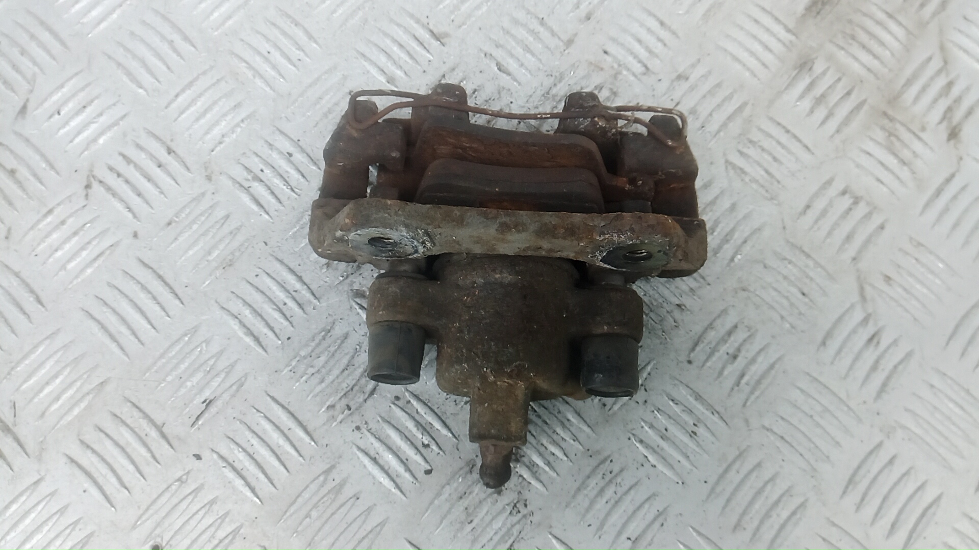 Суппорт задний левый