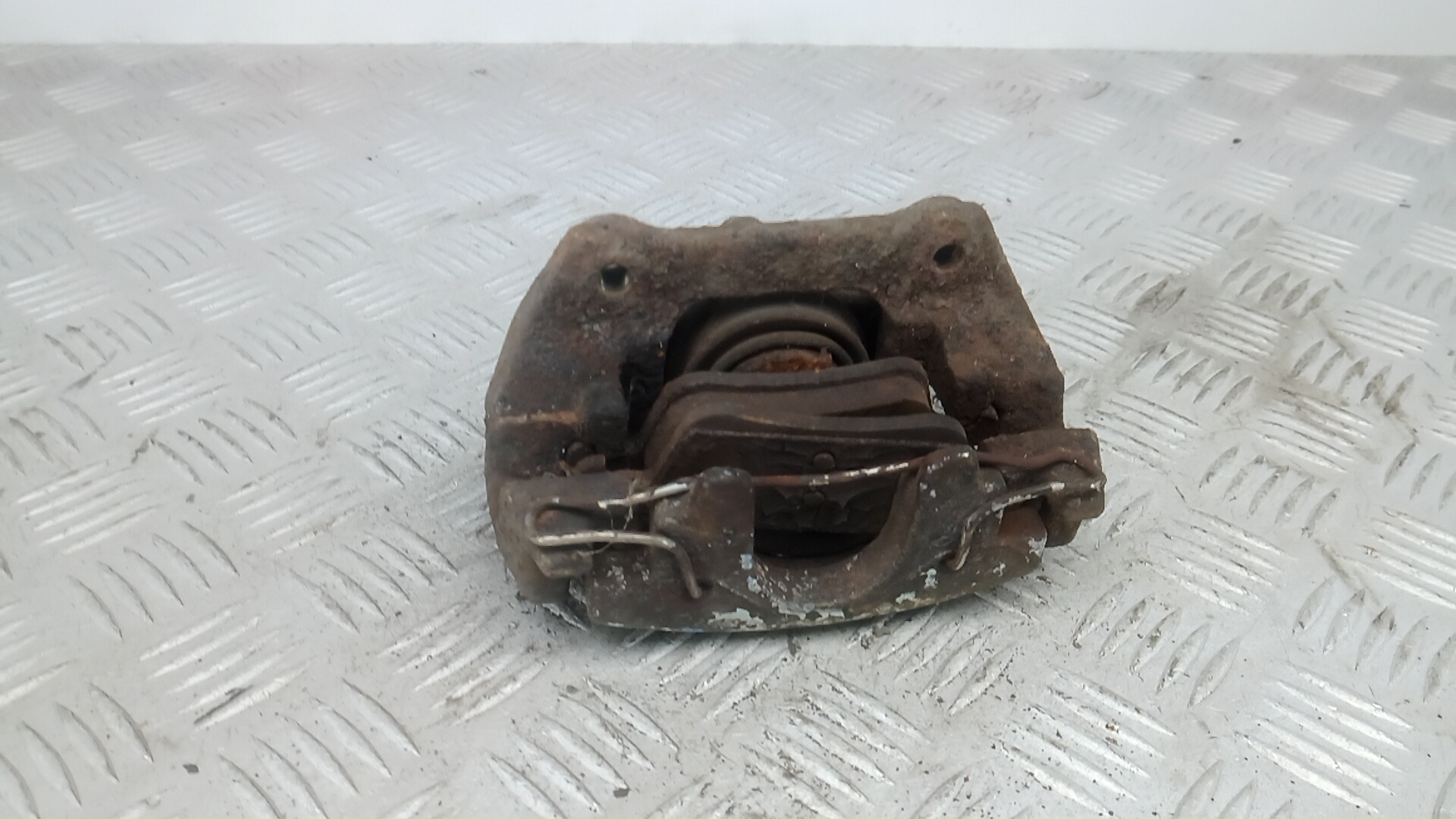 Суппорт задний левый