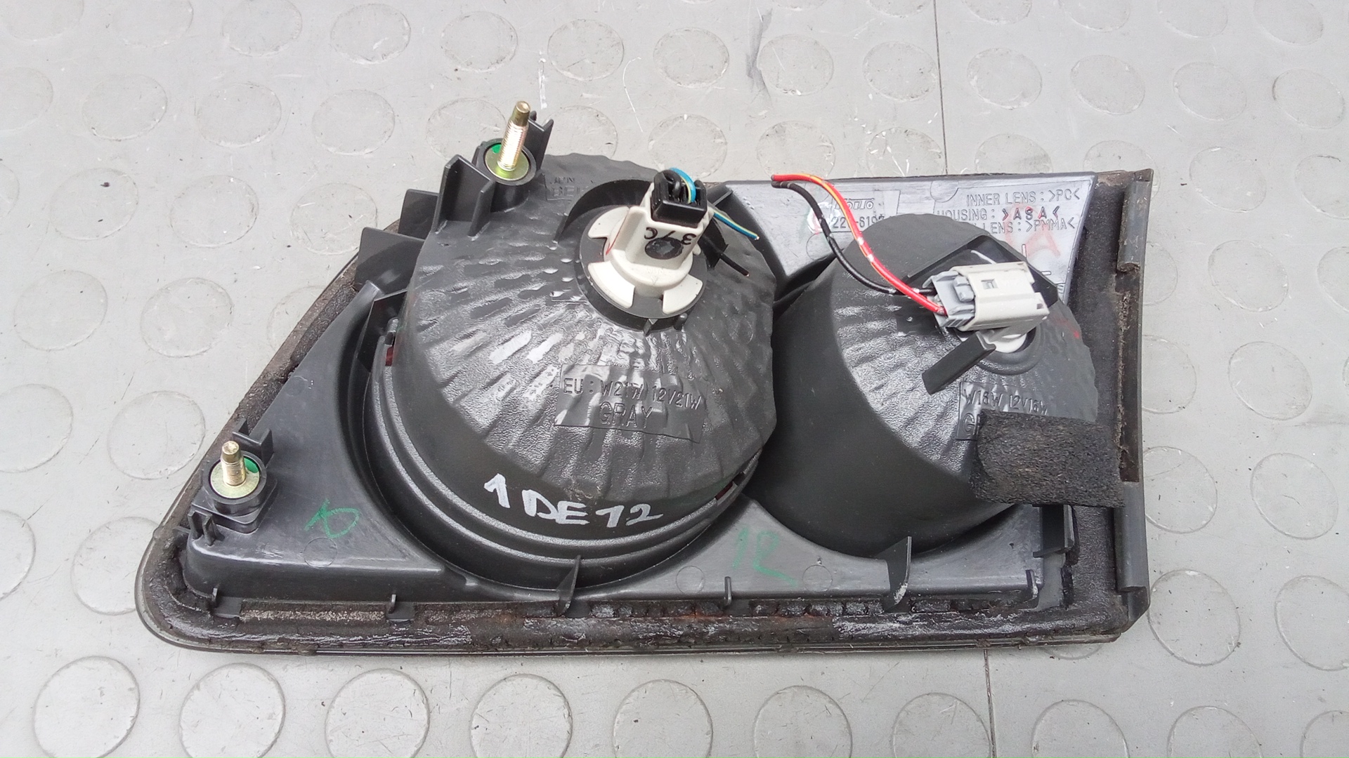 Фонарь задний внутренний левый