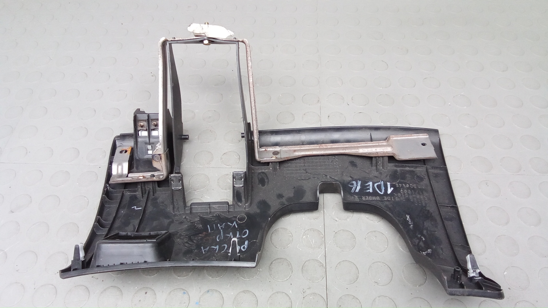 Ручка открывания капота