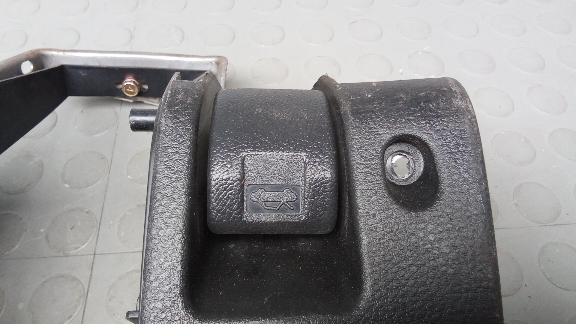 Ручка открывания капота