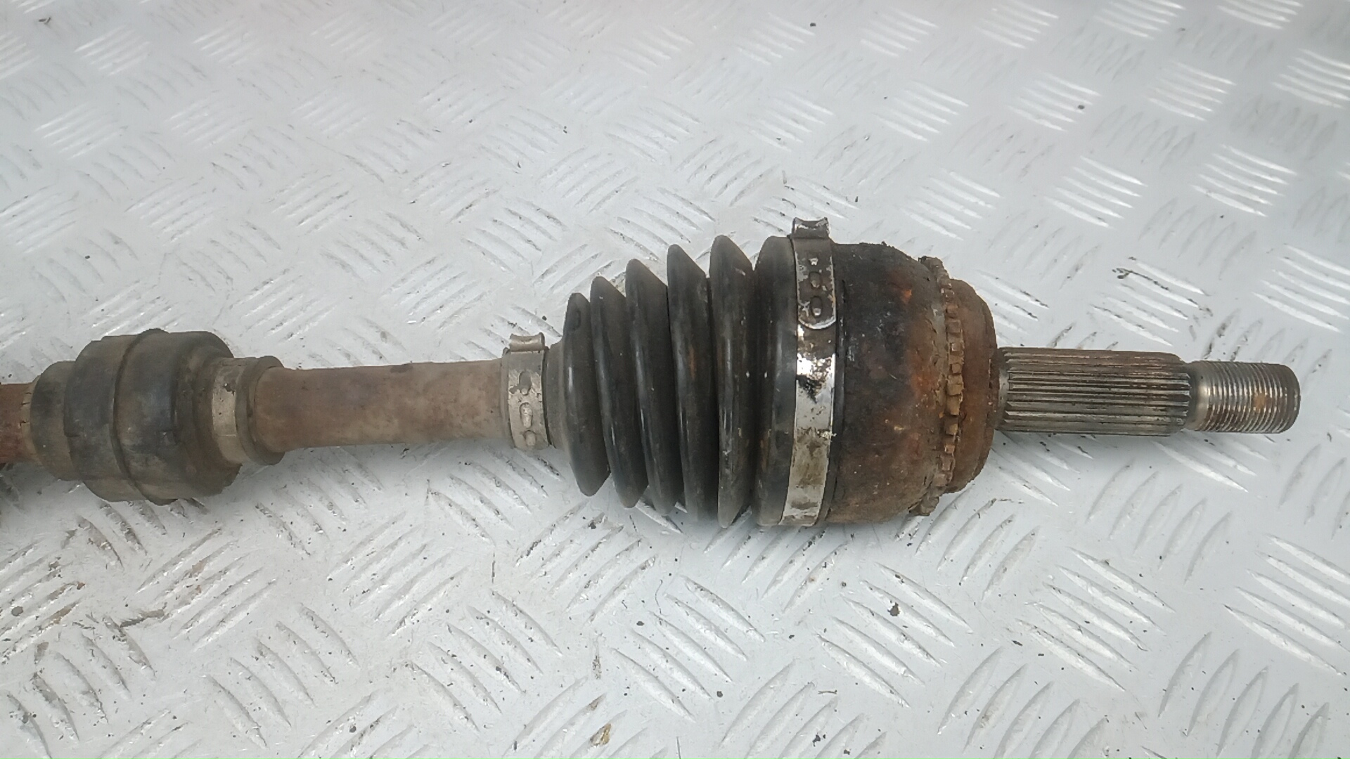 Полуось передняя левая