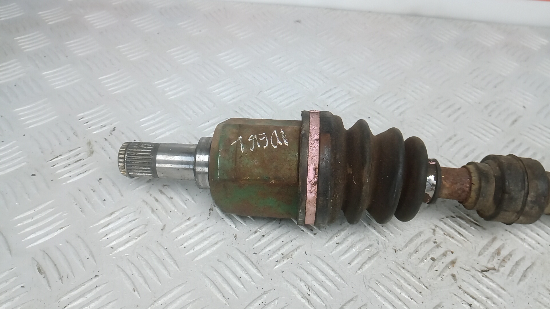 Полуось передняя левая