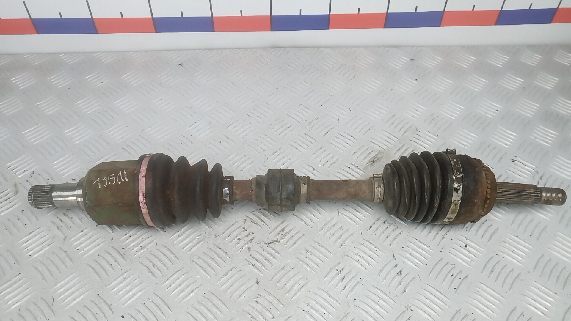 Полуось передняя левая