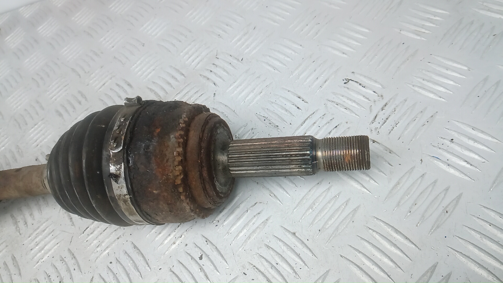 Полуось передняя левая