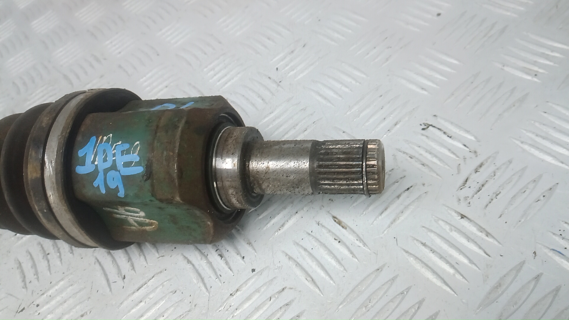 Полуось передняя левая