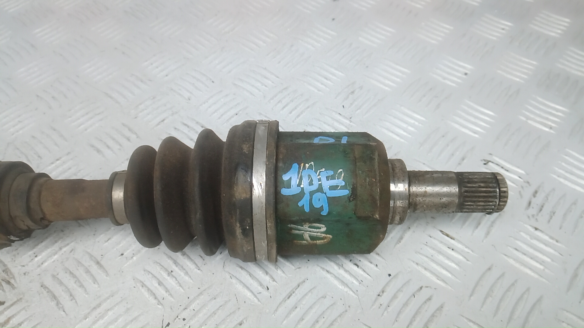 Полуось передняя левая