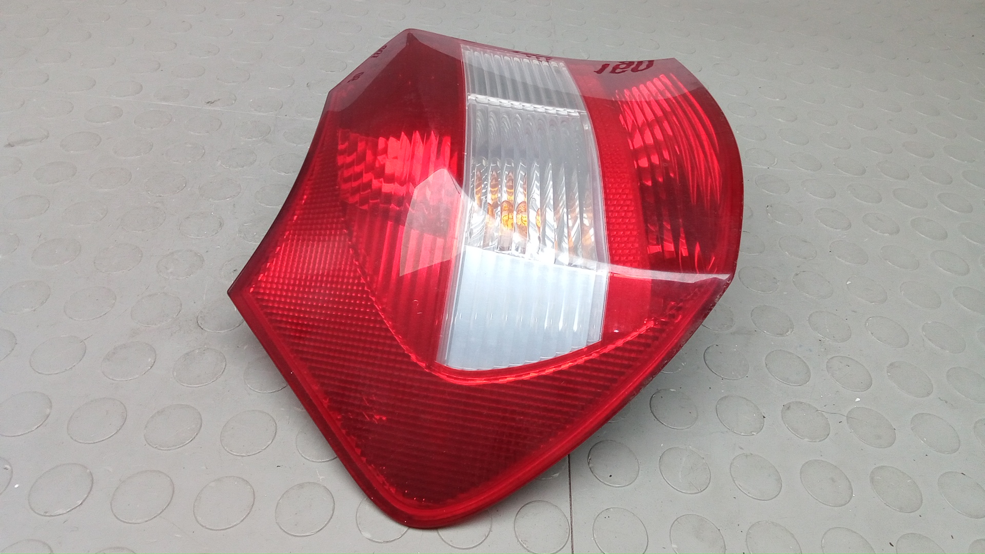 Фонарь задний левый