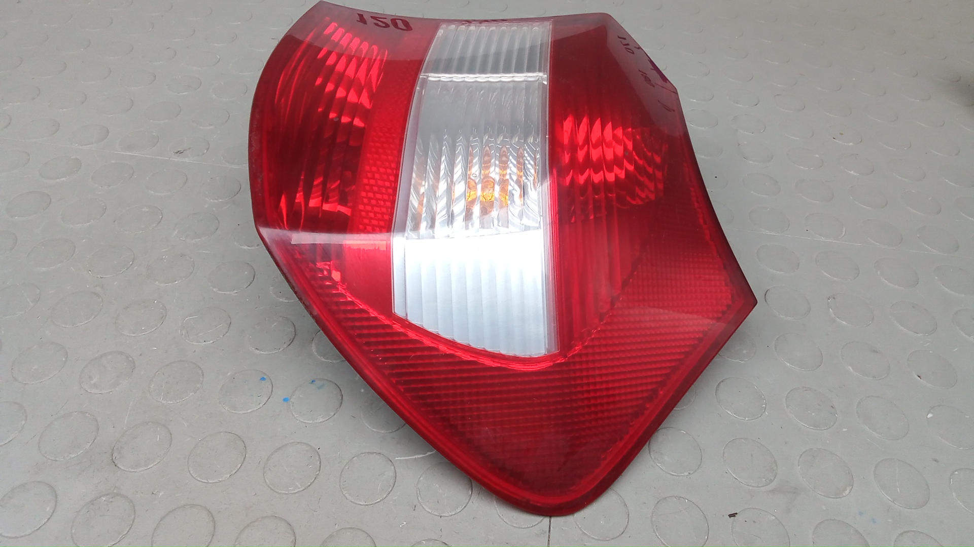 Фонарь задний правый