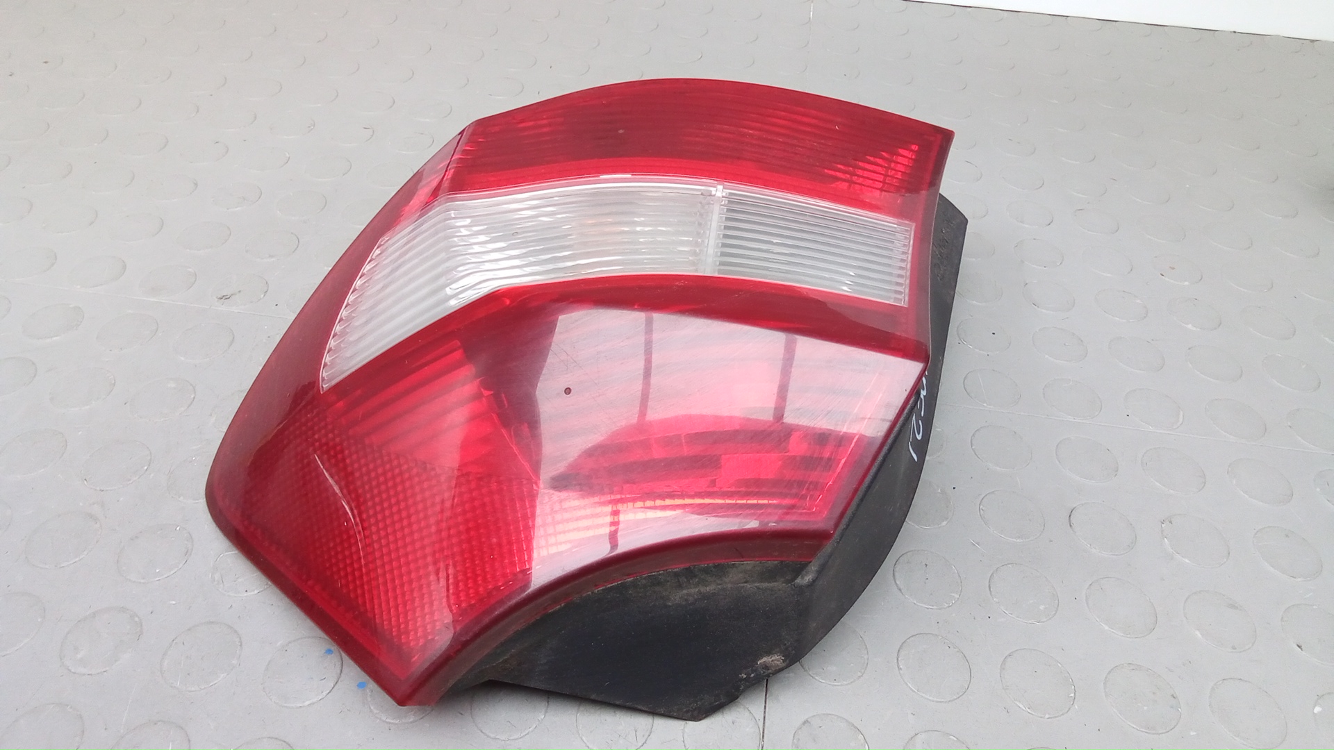 Фонарь задний правый