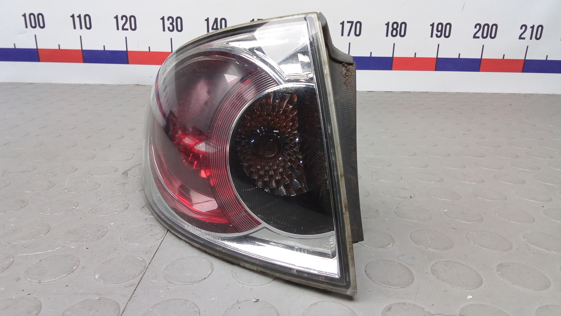 Фонарь задний левый