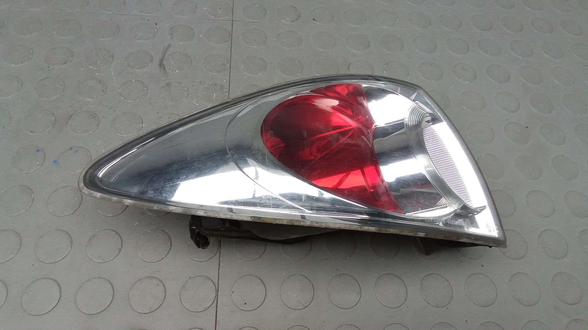 Фонарь задний левый