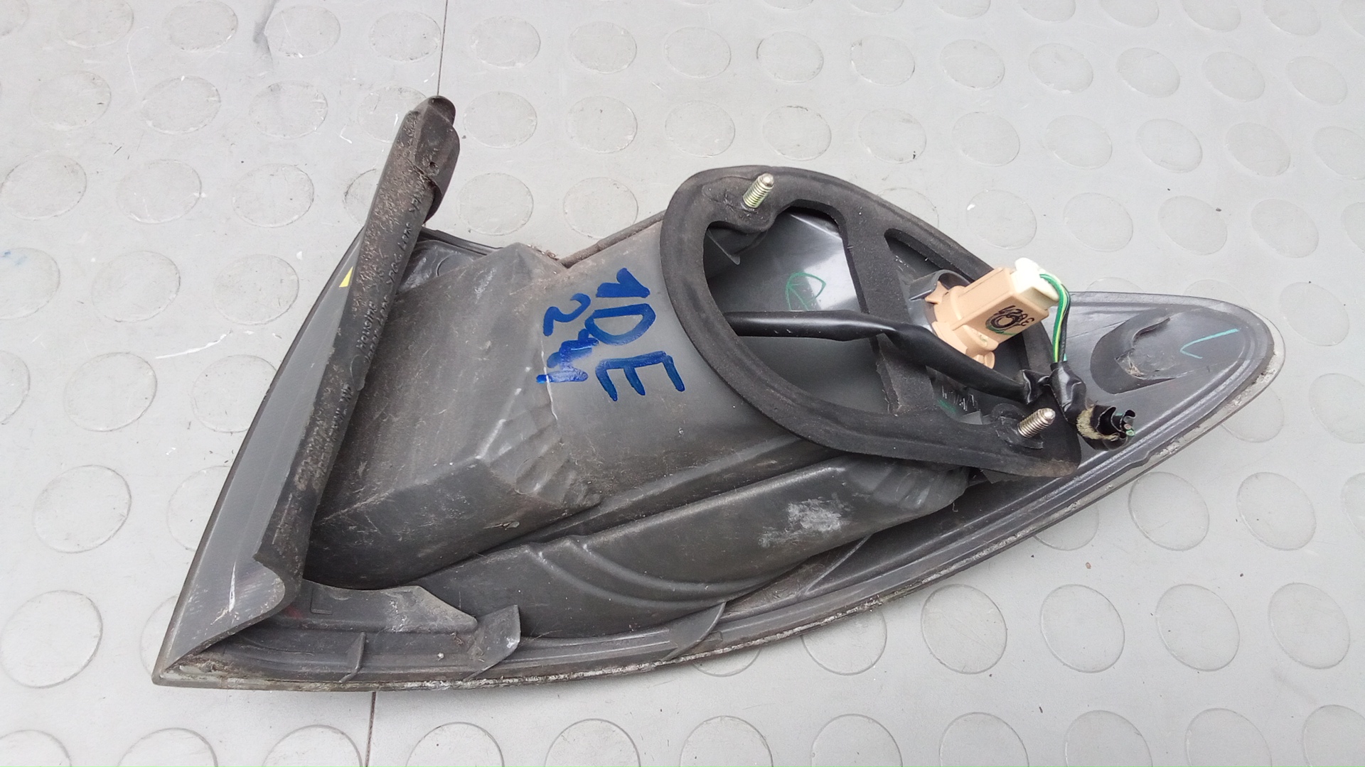 Фонарь задний левый