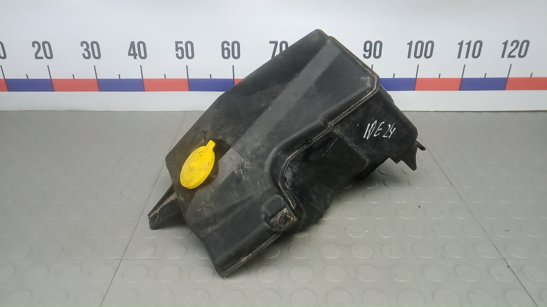 Бачок омывателя лобового стекла