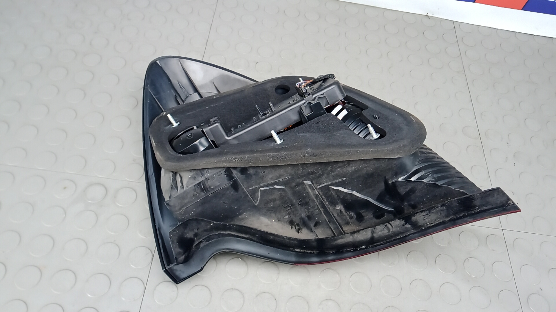 Фонарь задний левый