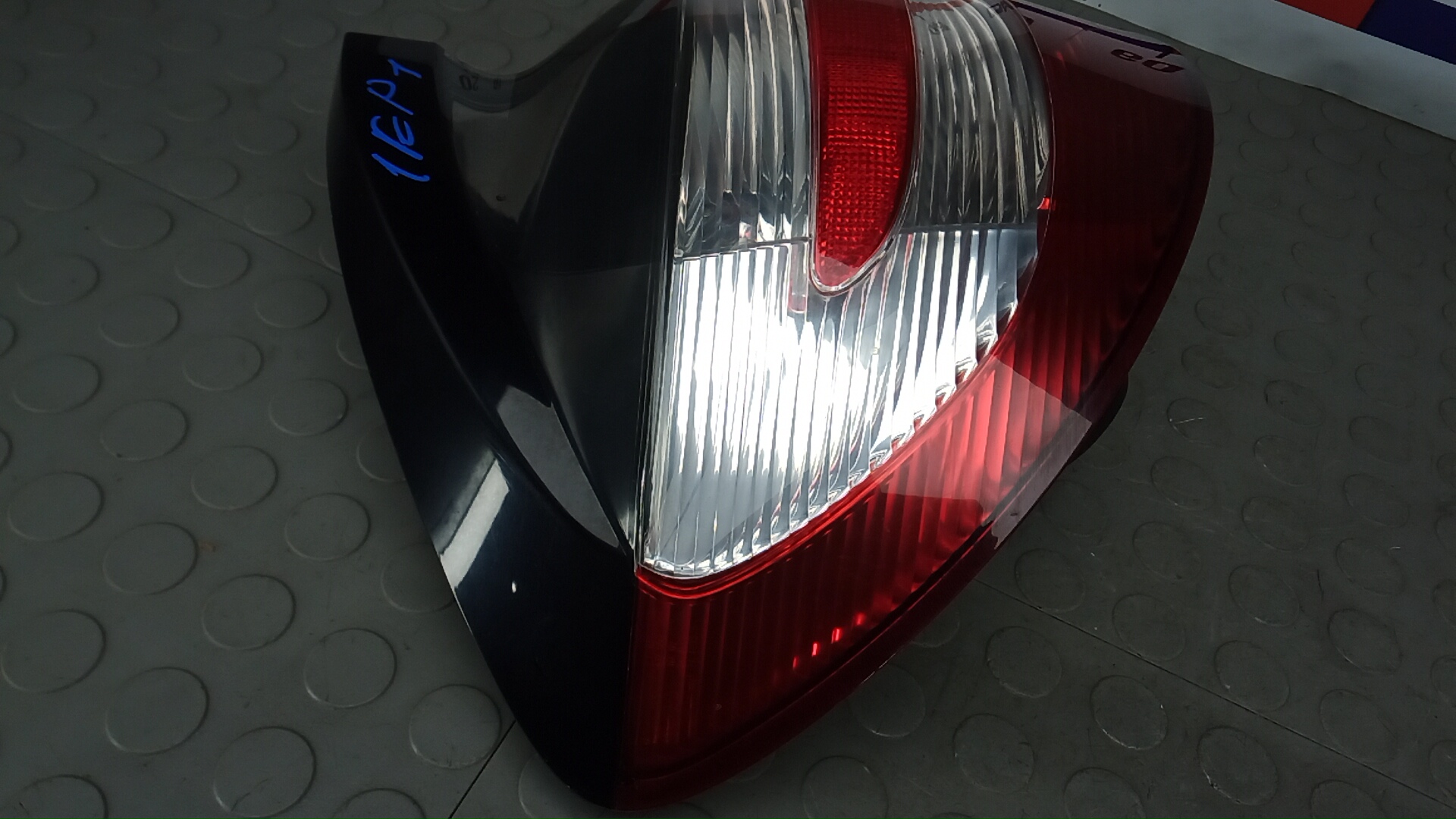 Фонарь задний левый