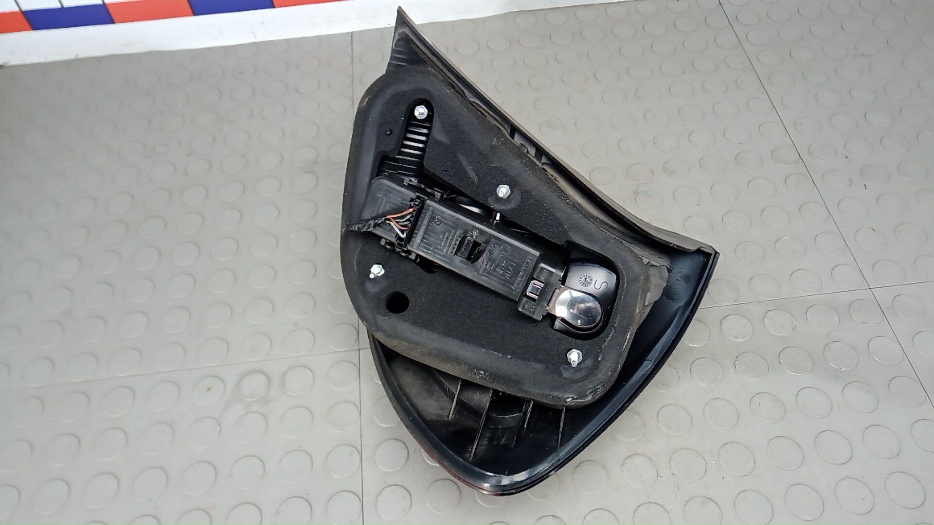 Фонарь задний левый