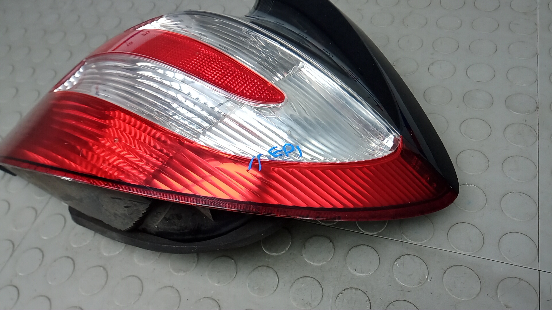 Фонарь задний правый