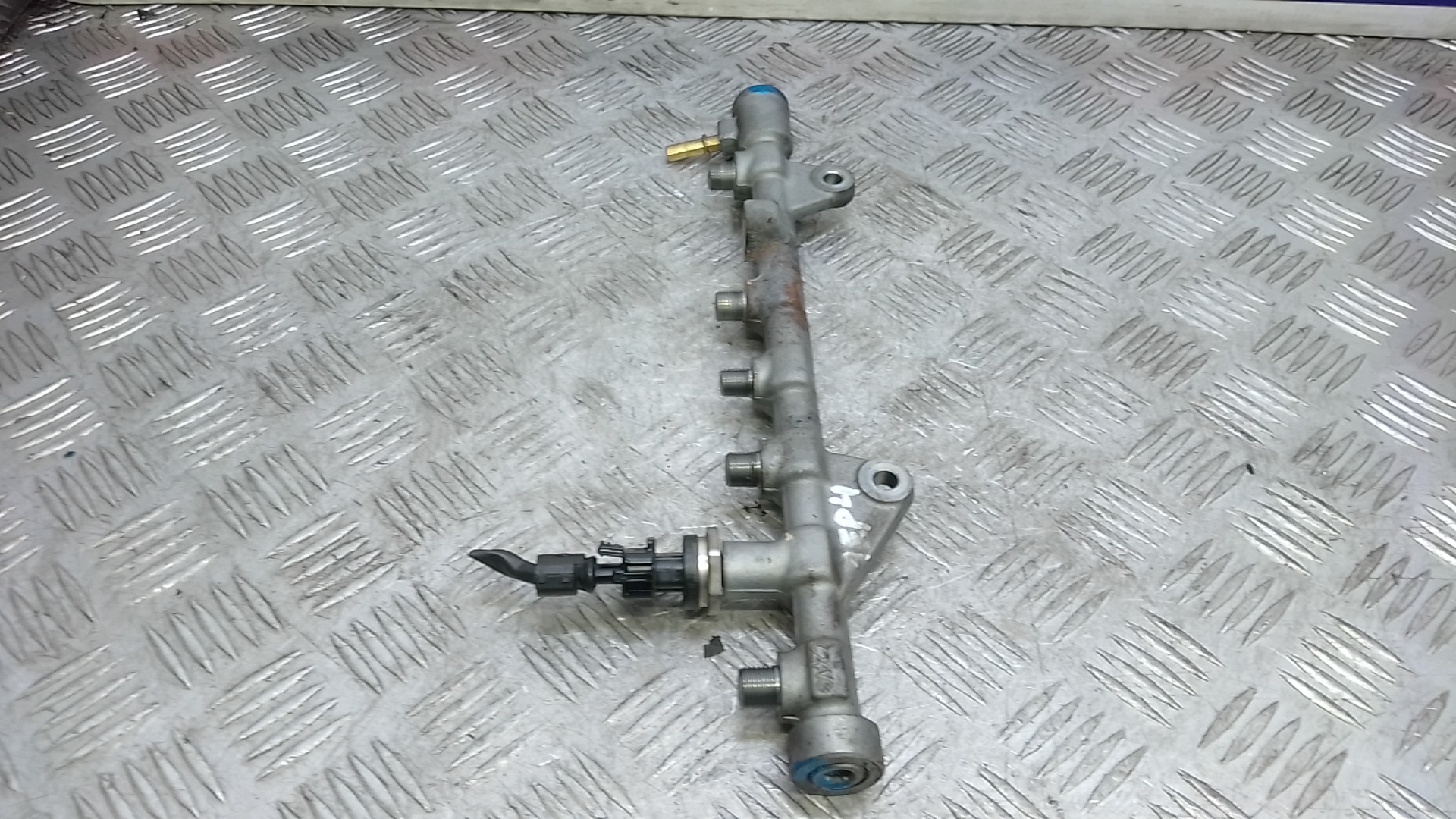 Рейка топливная (рампа)