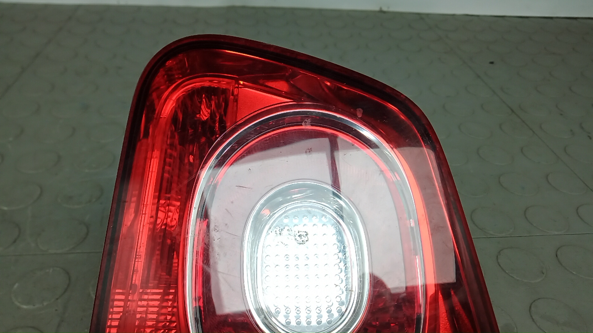 Фонарь задний внутренний правый