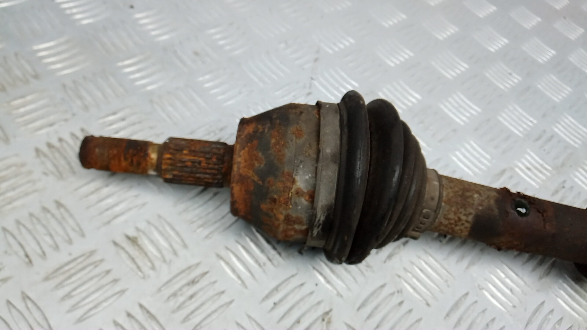 Полуось передняя правая