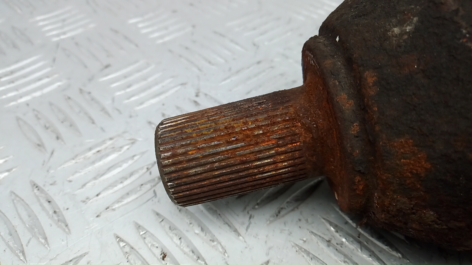 Полуось передняя левая