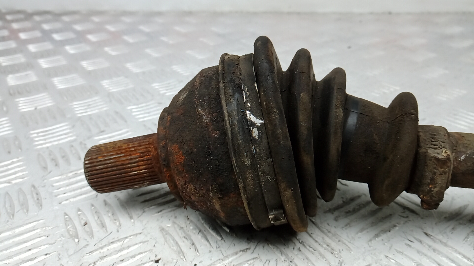 Полуось передняя левая