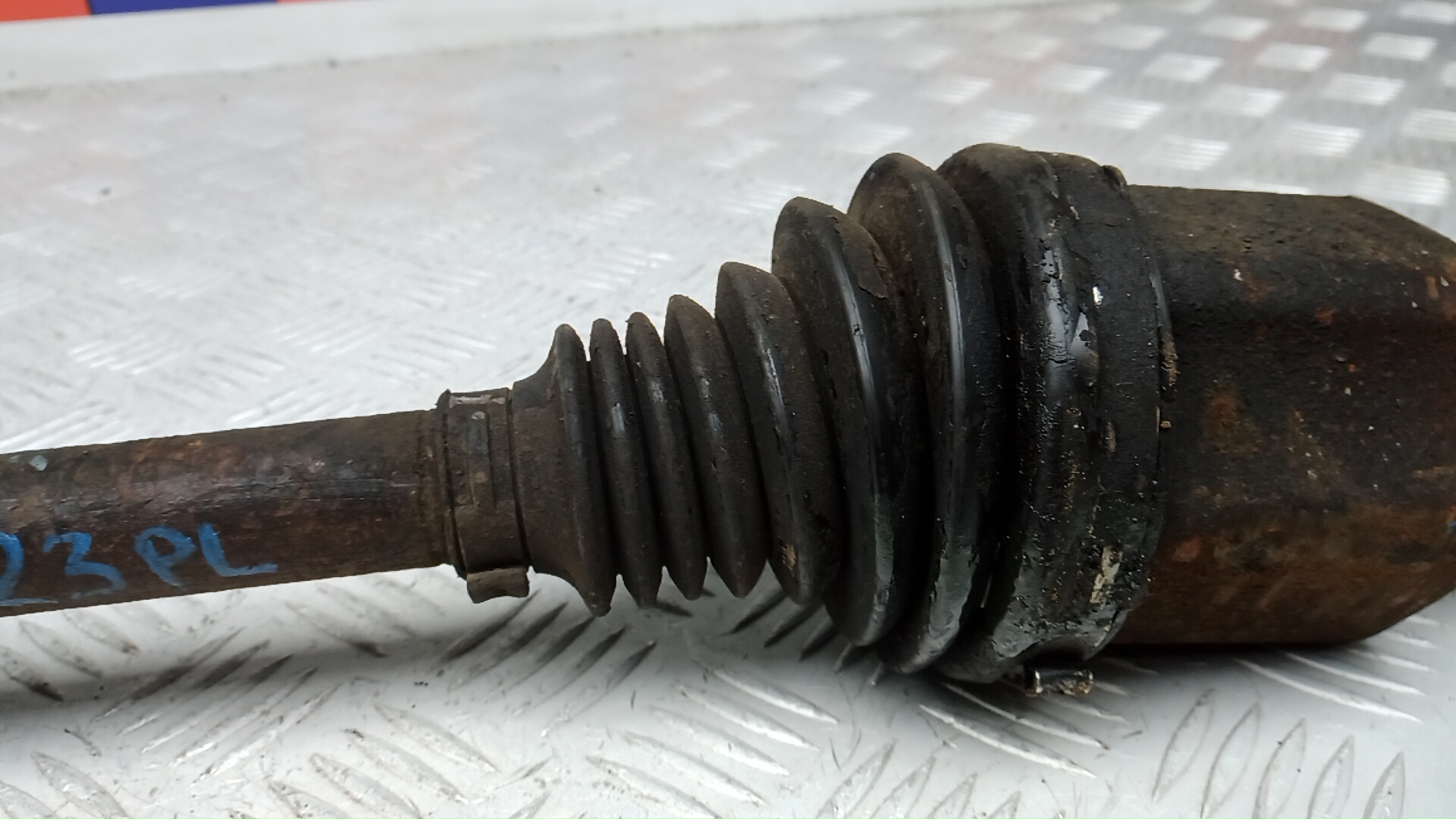 Полуось передняя левая