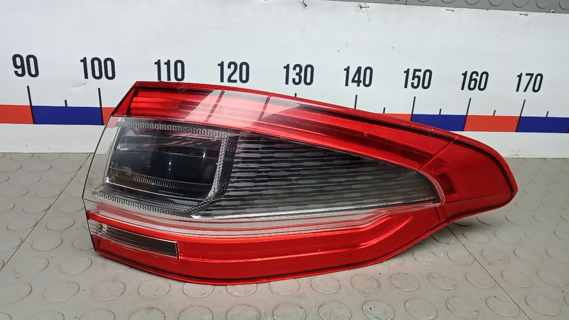 Фонарь задний правый