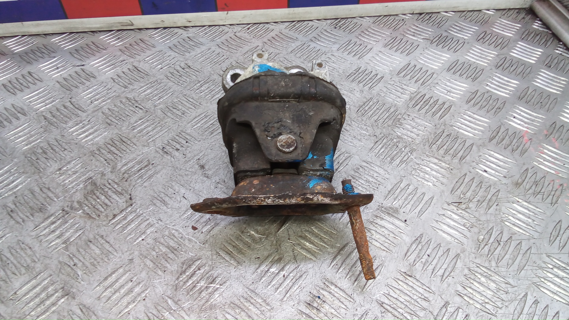 Опора двигателя