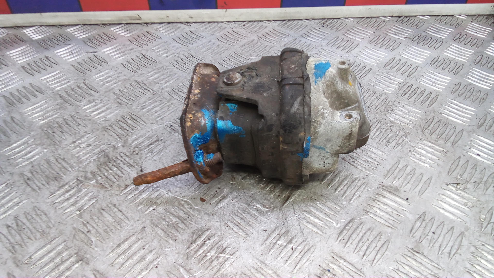 Опора двигателя