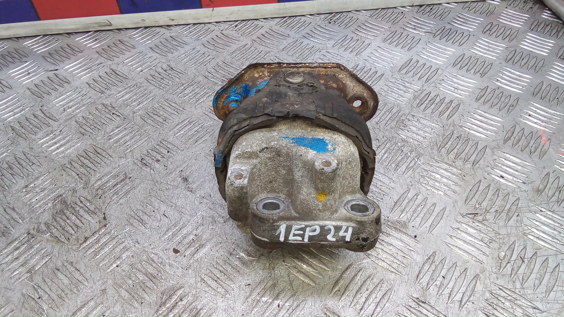 Опора двигателя