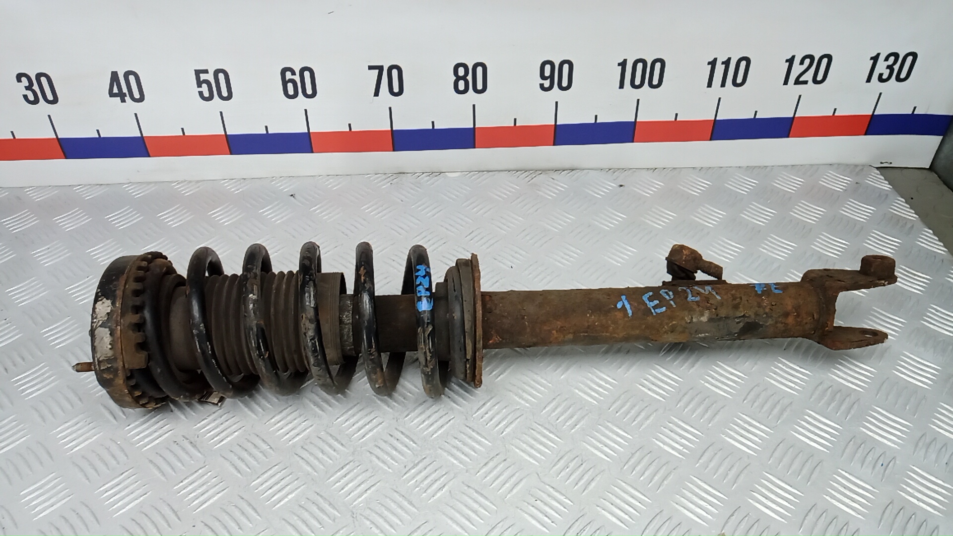 Амортизатор передний левый