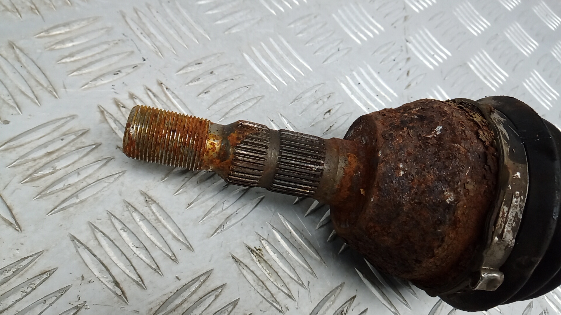 Полуось передняя правая