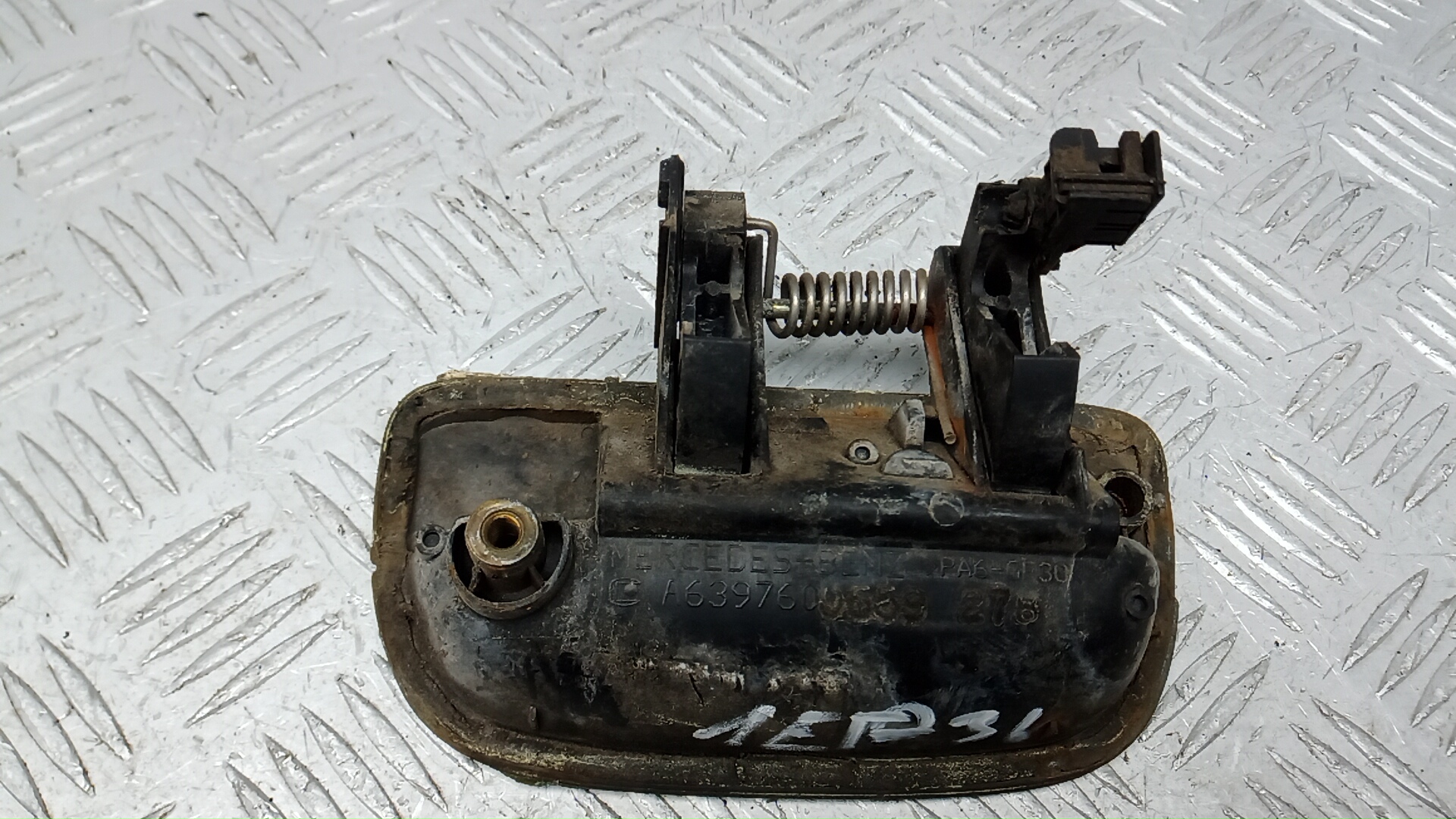 Кнопка открывания багажника