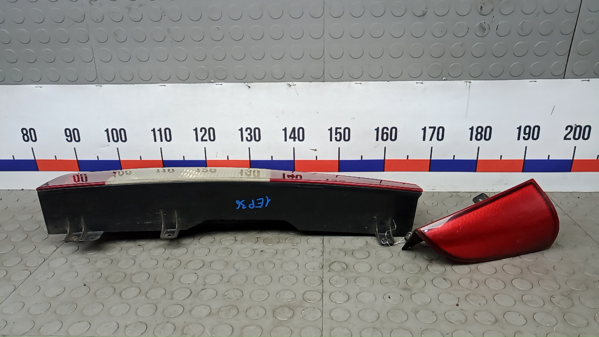 Фонарь задний левый