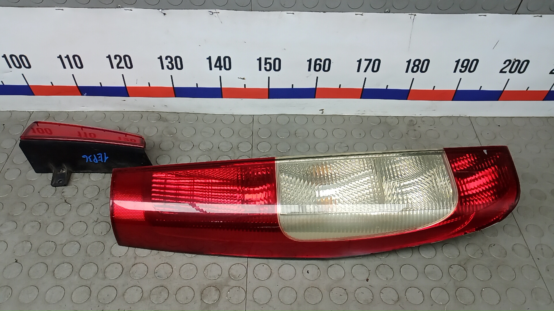 Фонарь задний левый