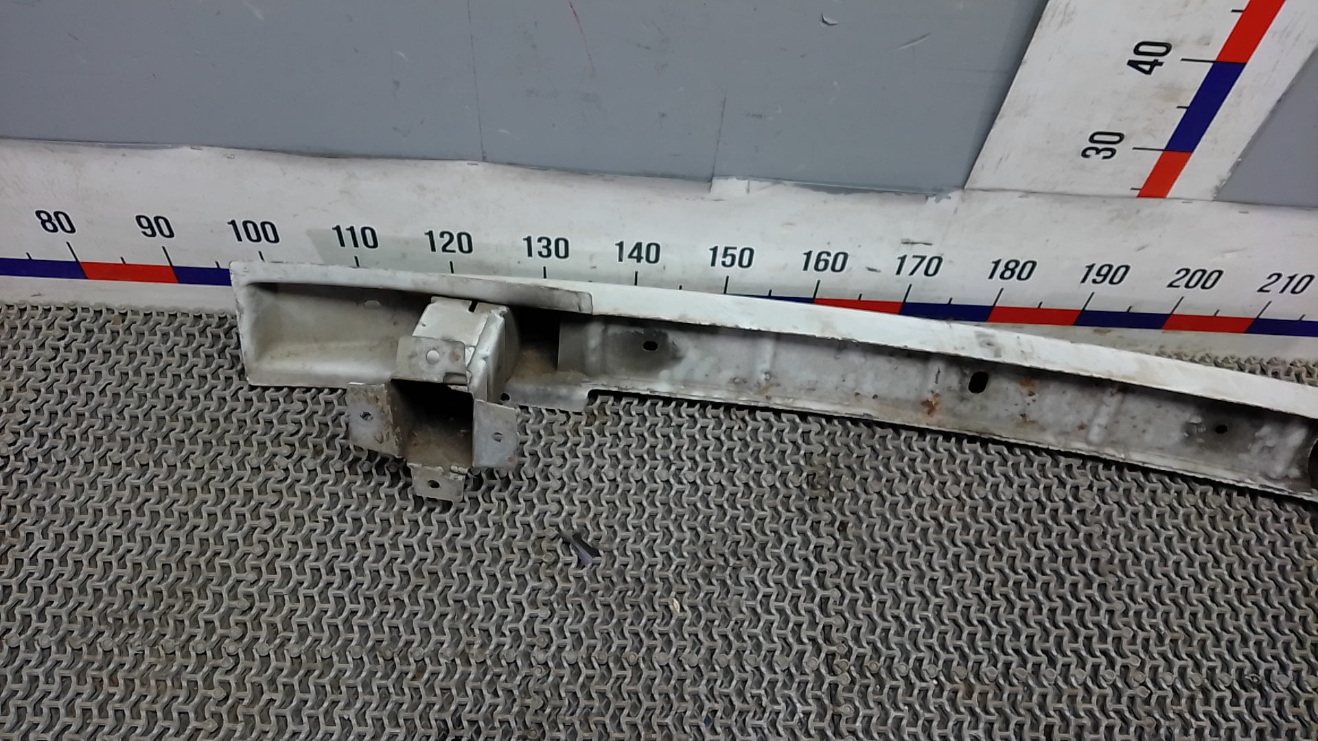 Кронштейн усилителя переднего бампера