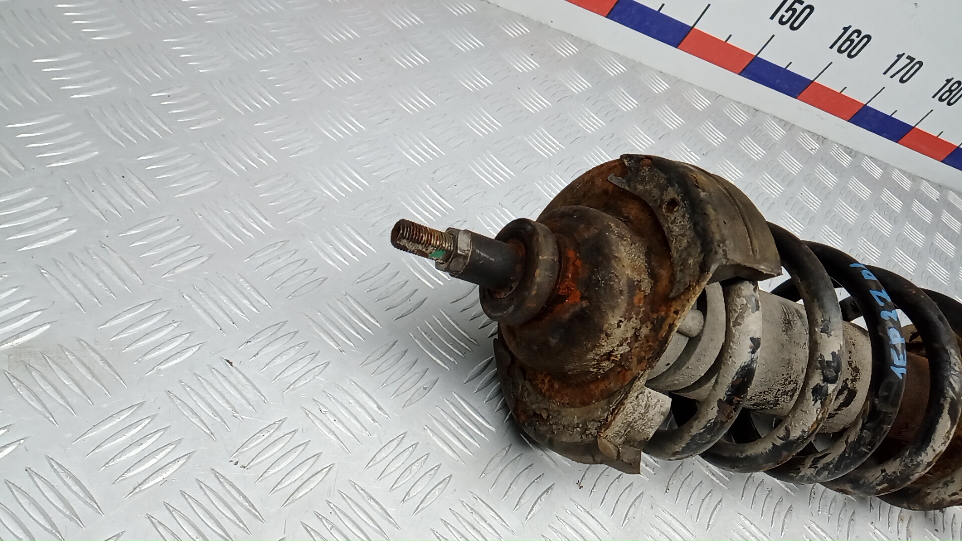 Амортизатор передний левый