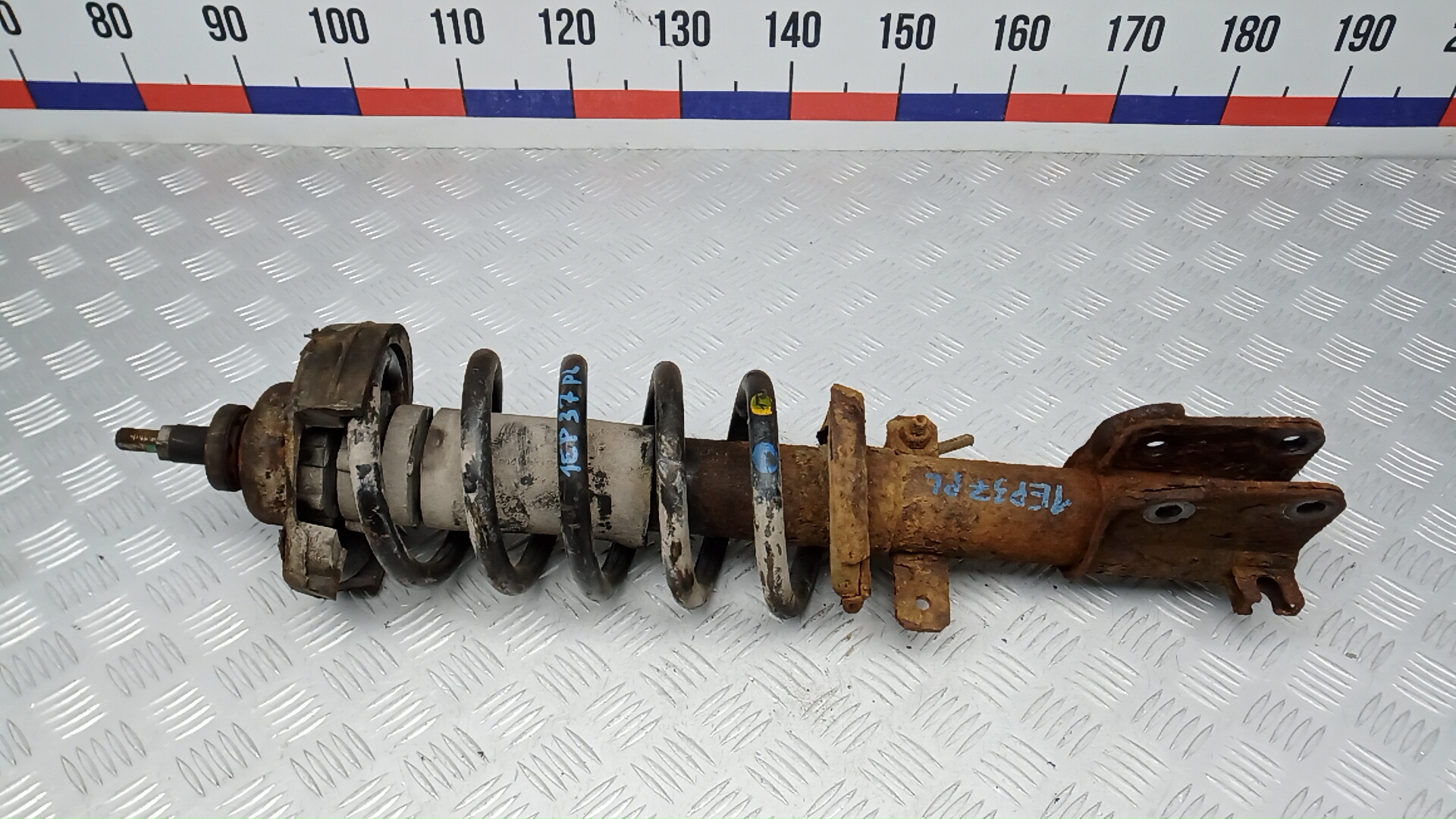 Амортизатор передний левый